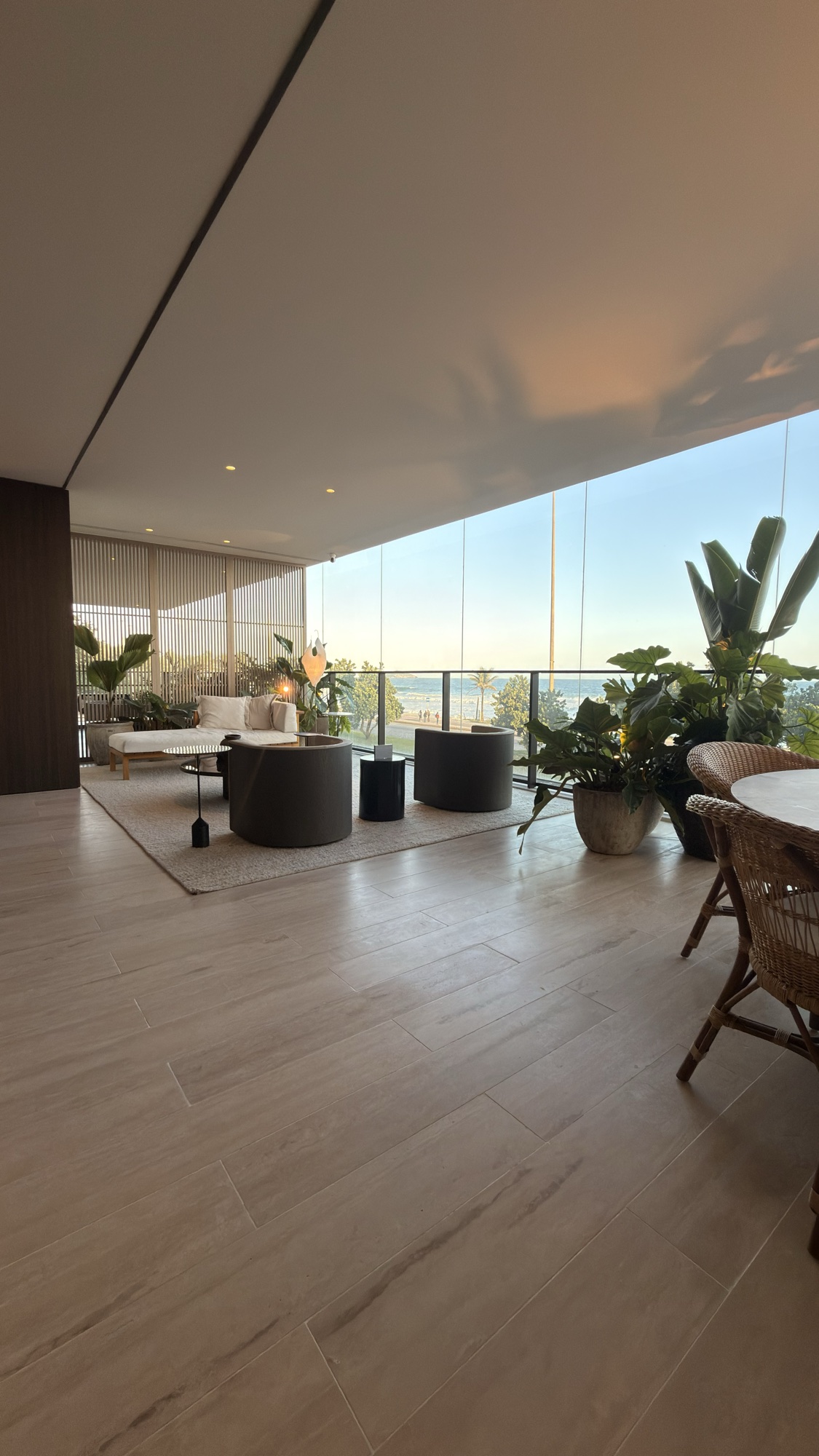 Interior amplo com vista